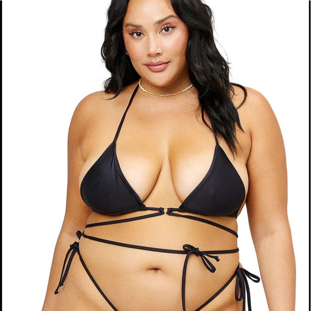 Alo x Frankie’s Bikinis Tatum Bikini Top